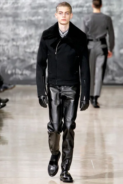 Look 19